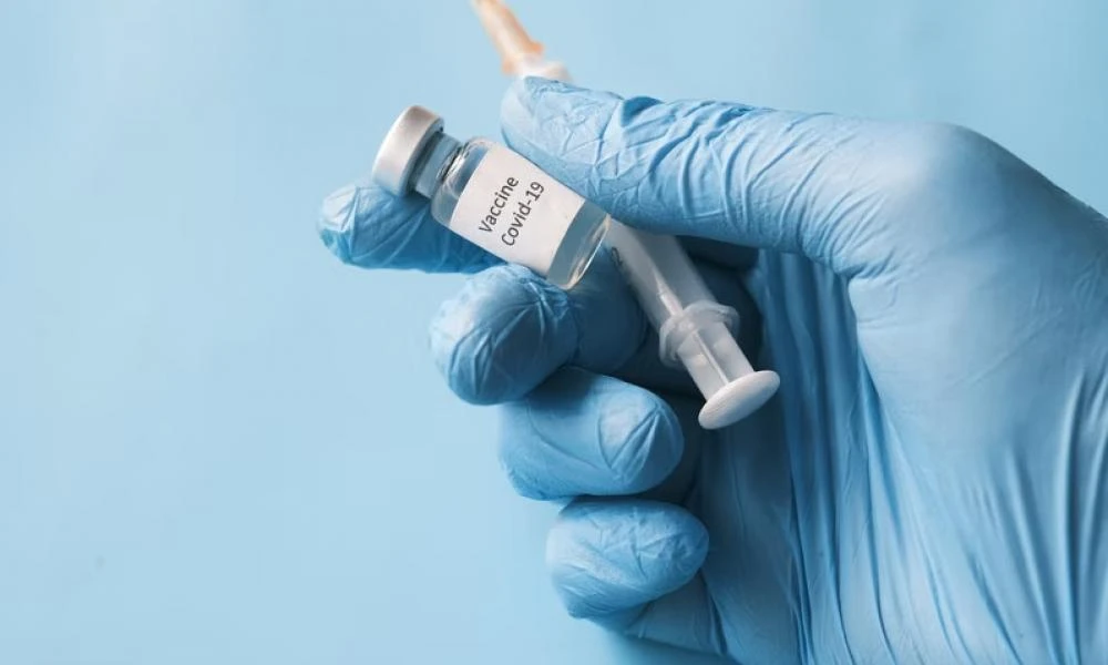 ΕΚΠΑ: Γιατί ο FDA ενέκρινε το πρωτεϊνικό εμβόλιο Novavax κατά του κορονοϊού